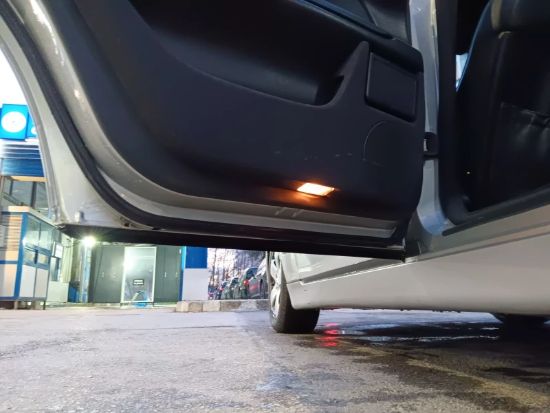 Mercedes-Benz E 320 CDI, снимка 13 - Автомобили и джипове - 53048244