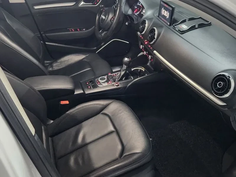 Audi A3 2.0 TDI, снимка 10 - Автомобили и джипове - 55006379