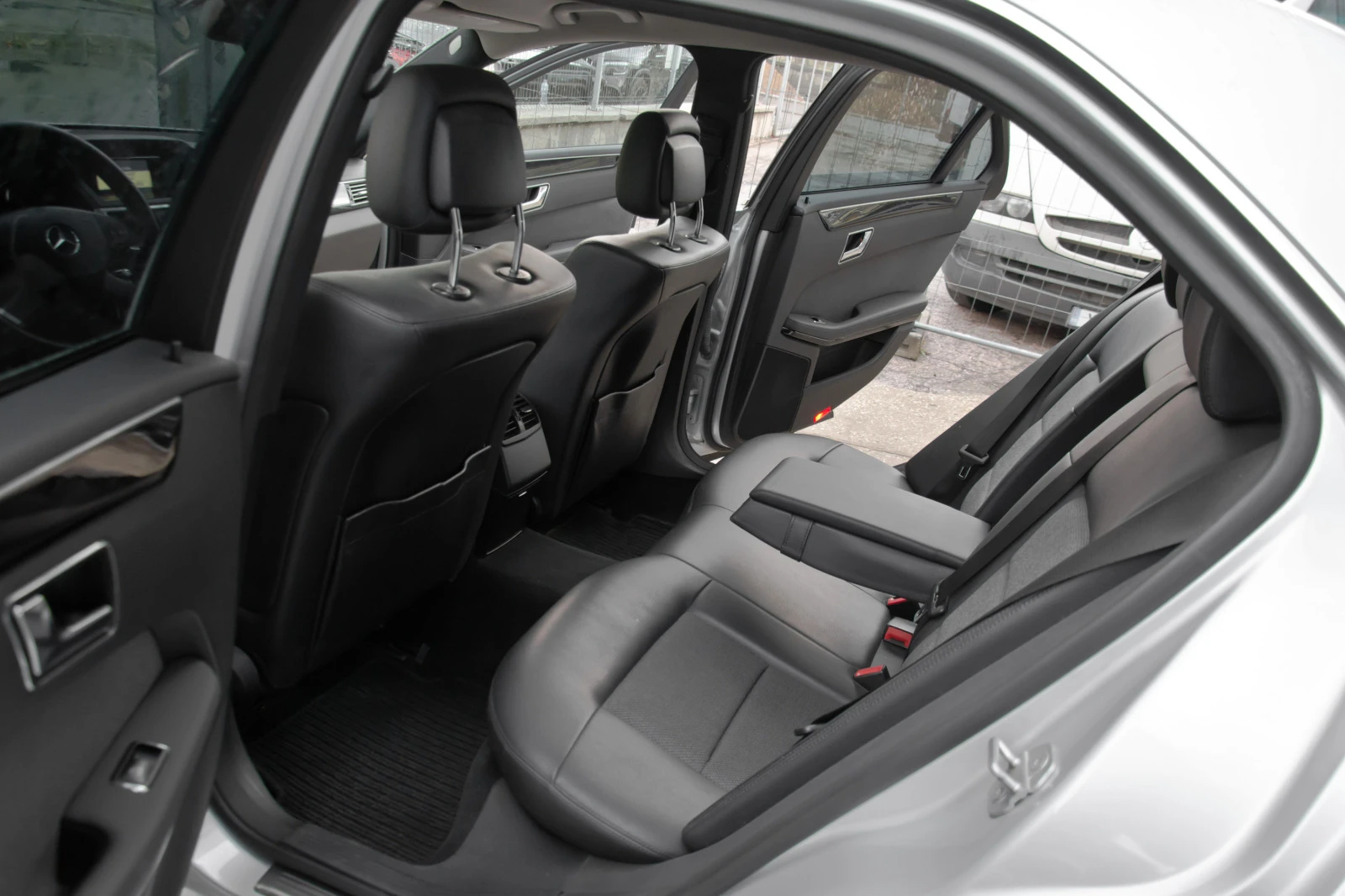 Mercedes-Benz E 250 cdi * Avantgarde*  | Mobile.bg — изображение 12
