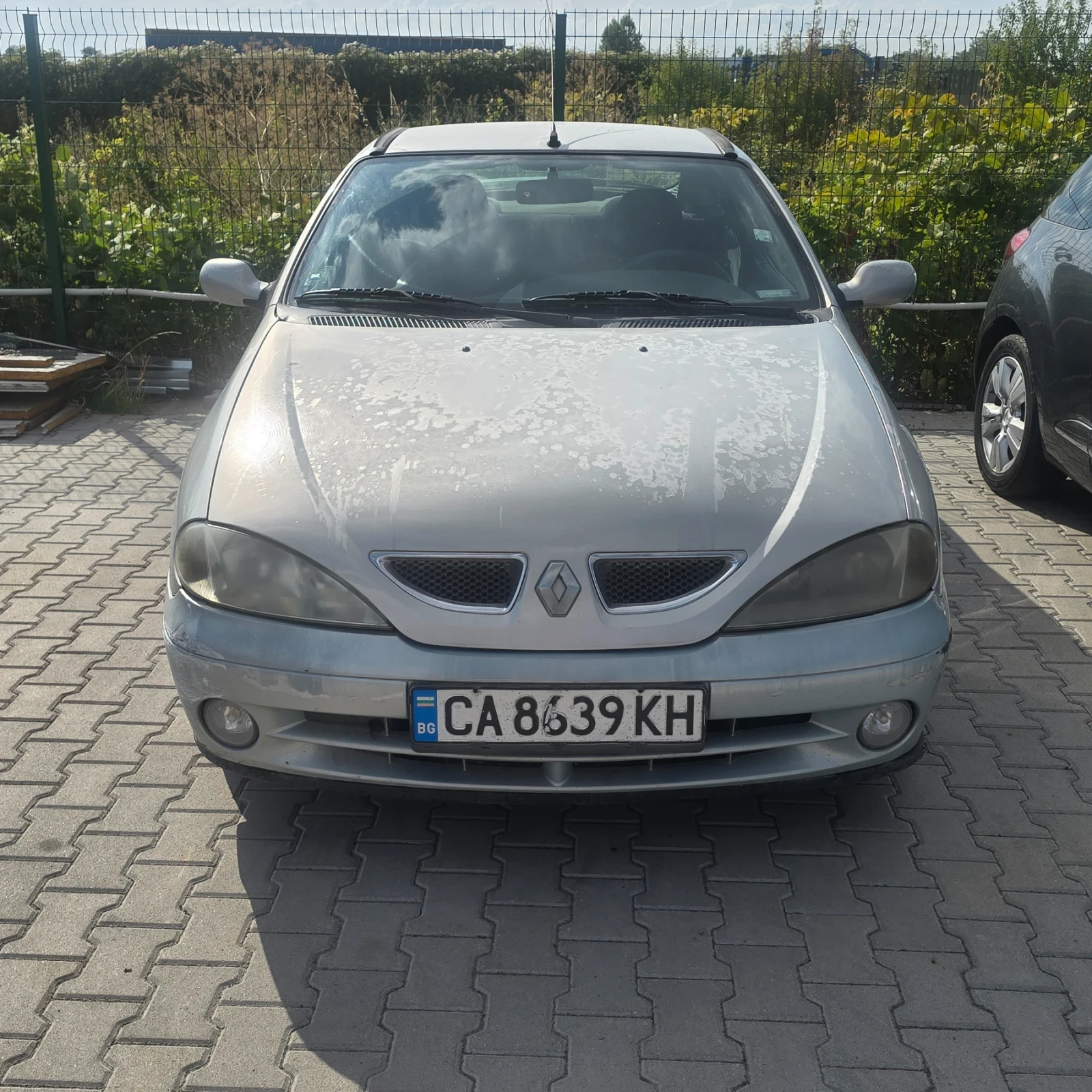 Renault Megane Coach 1.4i 16V 95 кс  - изображение 2