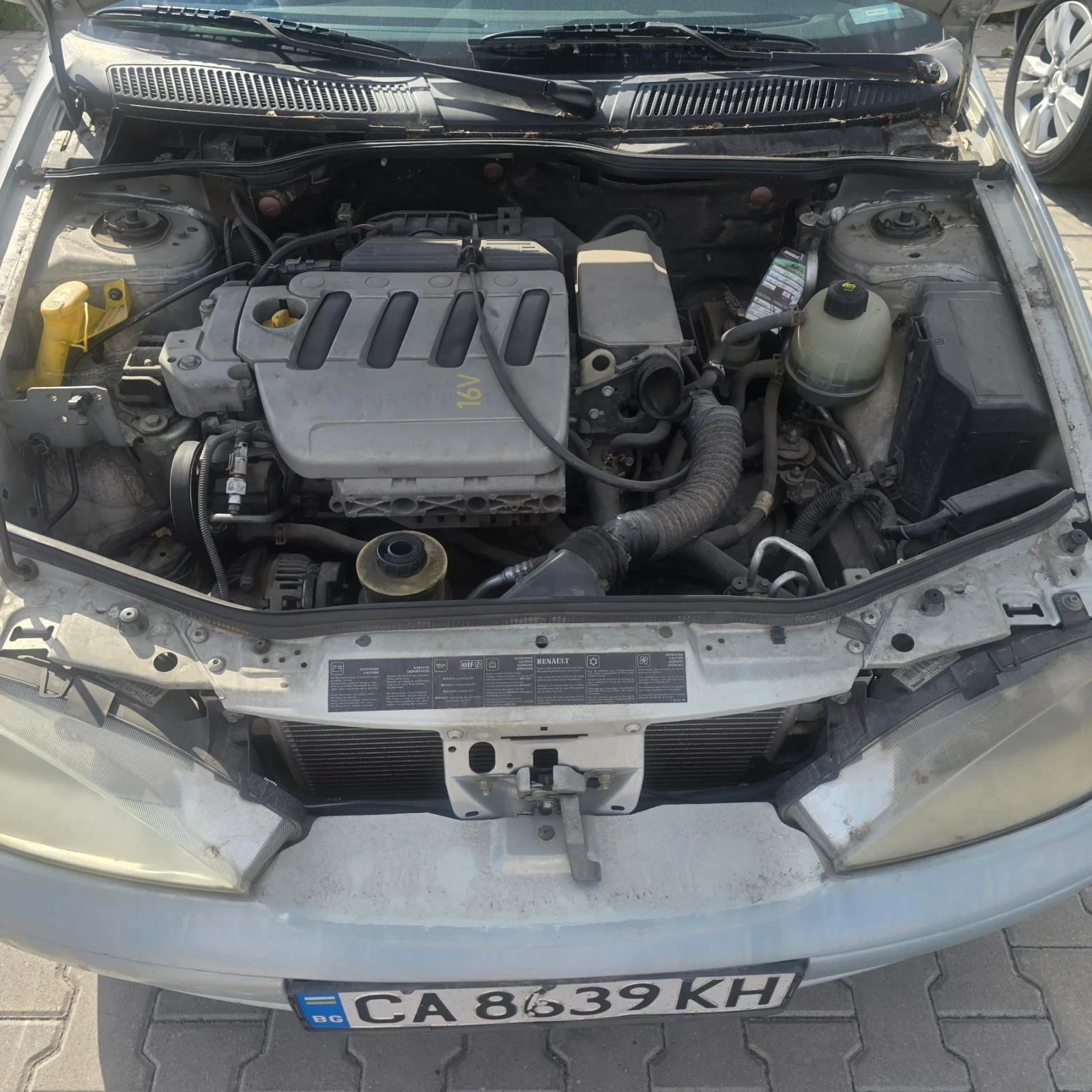 Renault Megane Coach 1.4i 16V 95 кс  - изображение 8