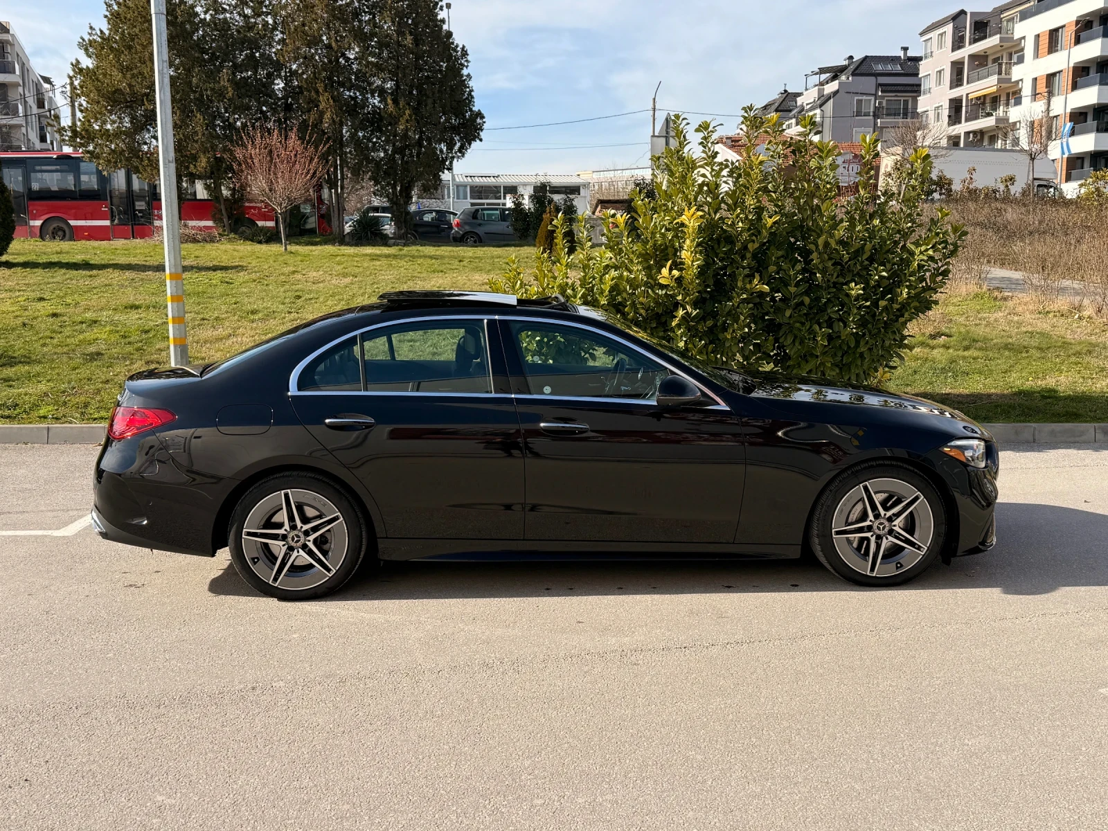 Mercedes-Benz C 300 Хедап 4х4 Дистр Панора AMG LINE 27000 km 360kam - изображение 8