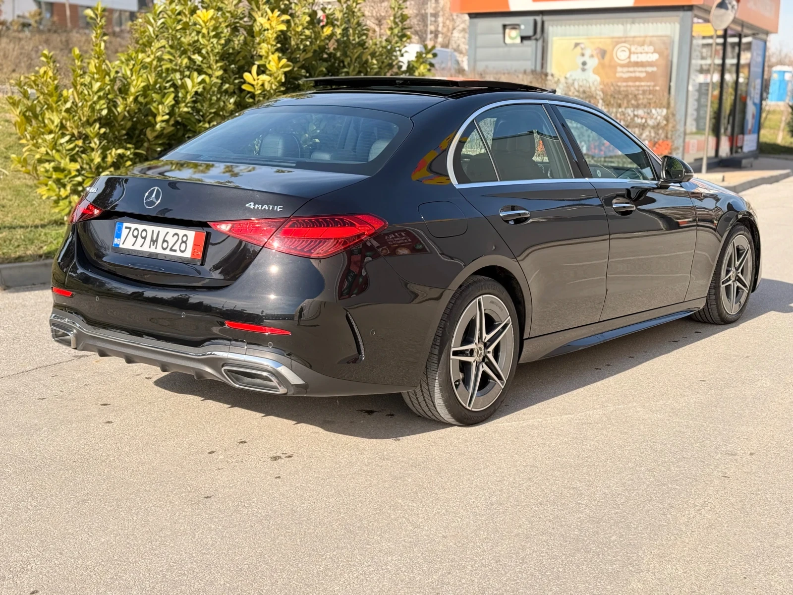 Mercedes-Benz C 300 Хедап 4х4 Дистр Панора AMG LINE 27000 km 360kam - изображение 7