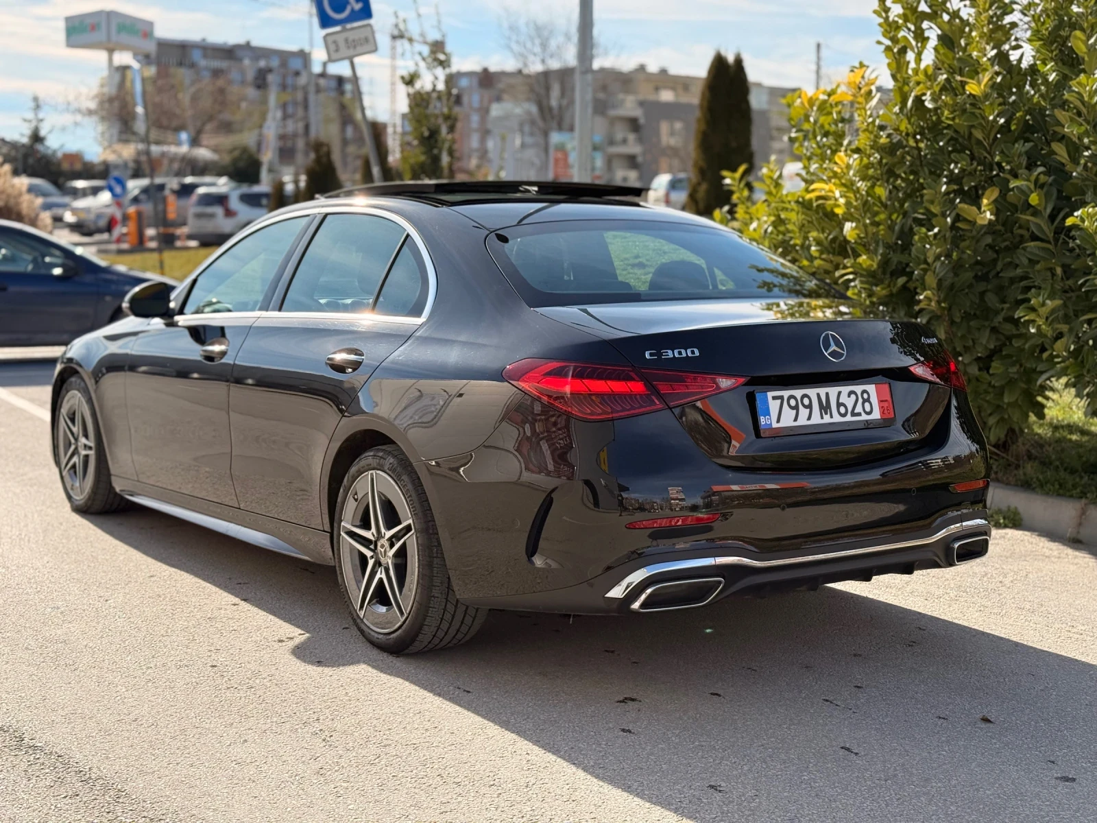 Mercedes-Benz C 300 Хедап 4х4 Дистр Панора AMG LINE 27000 km 360kam - изображение 5