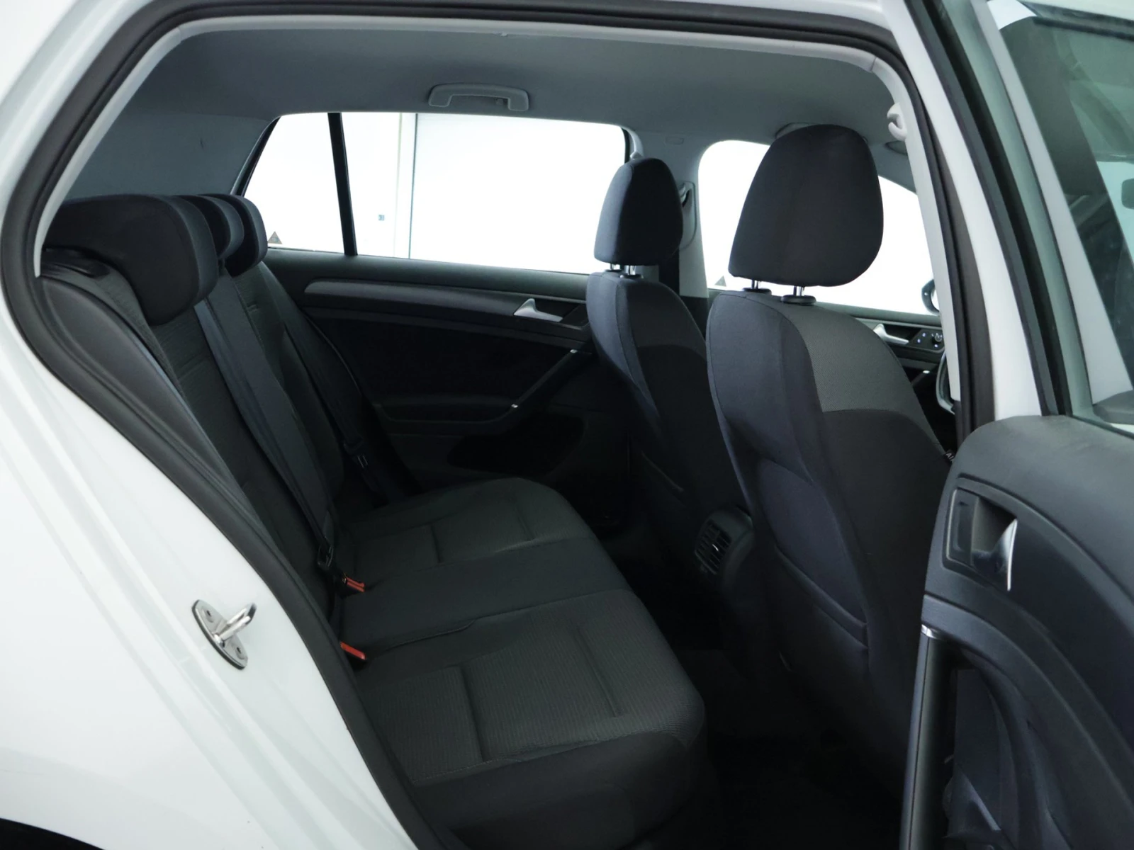 VW Golf Electric, снимка 7 - Автомобили и джипове - 53997423