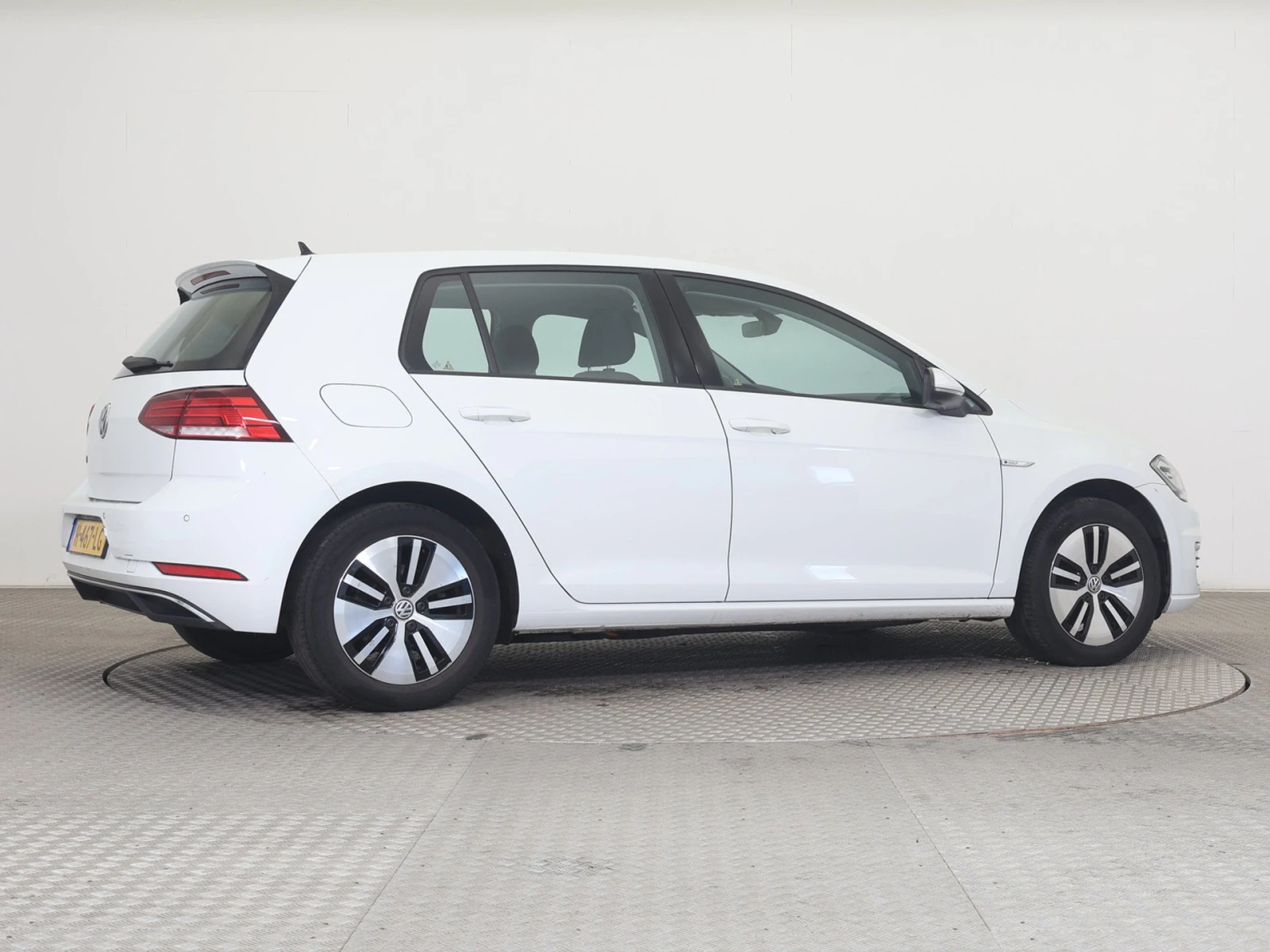 VW Golf Electric, снимка 2 - Автомобили и джипове - 53997423