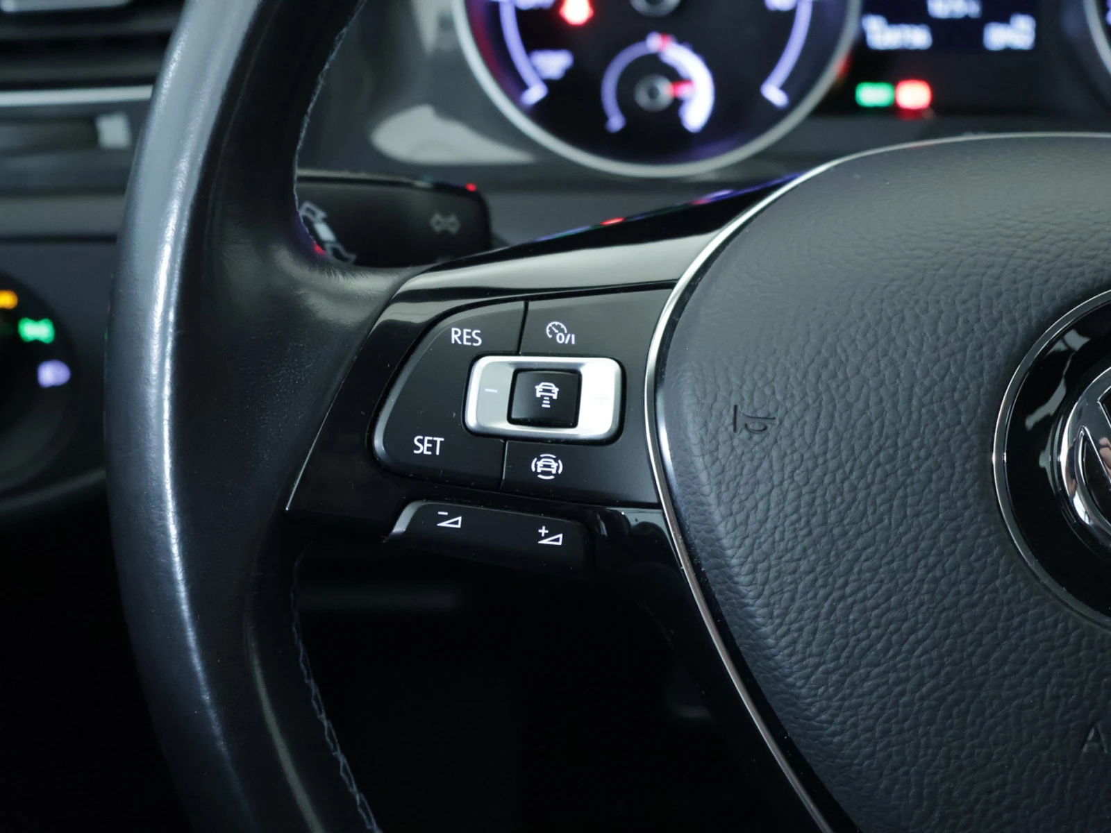 VW Golf Electric, снимка 11 - Автомобили и джипове - 53997423