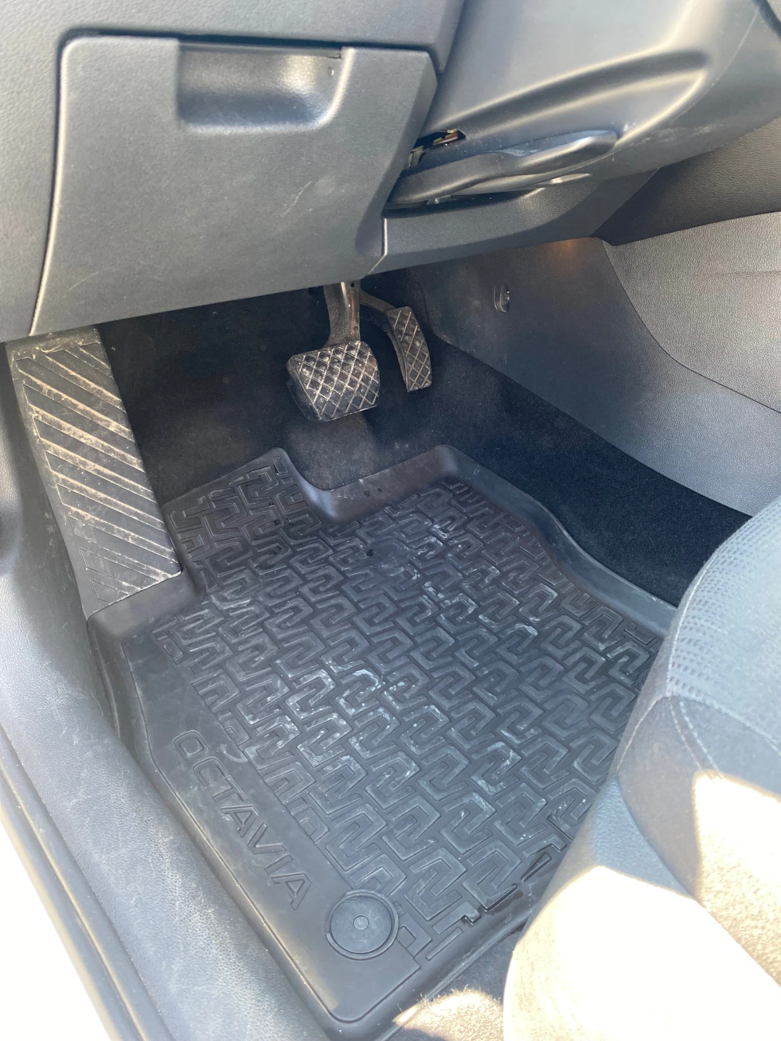 Skoda Octavia 2.0 TDi, с ДДС, снимка 15 - Автомобили и джипове - 54503753