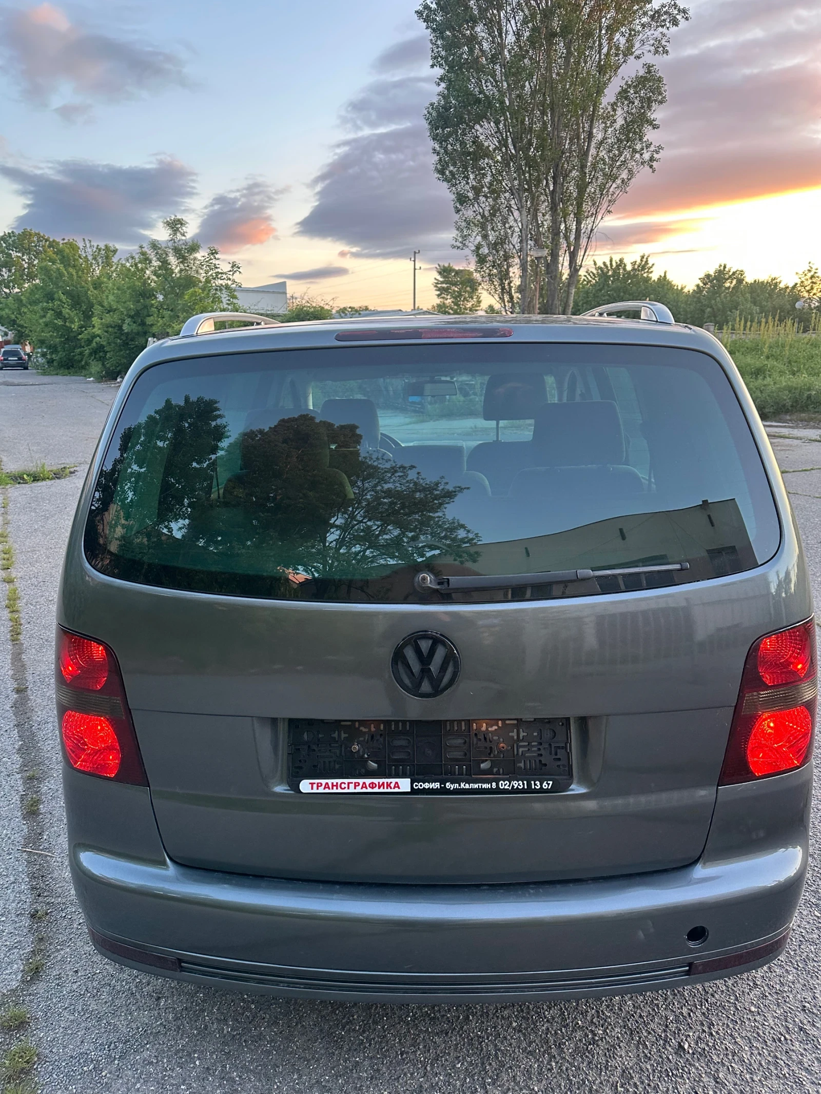 VW Touran 2.0TDI, Автоматик, снимка 6 - Автомобили и джипове - 54598424