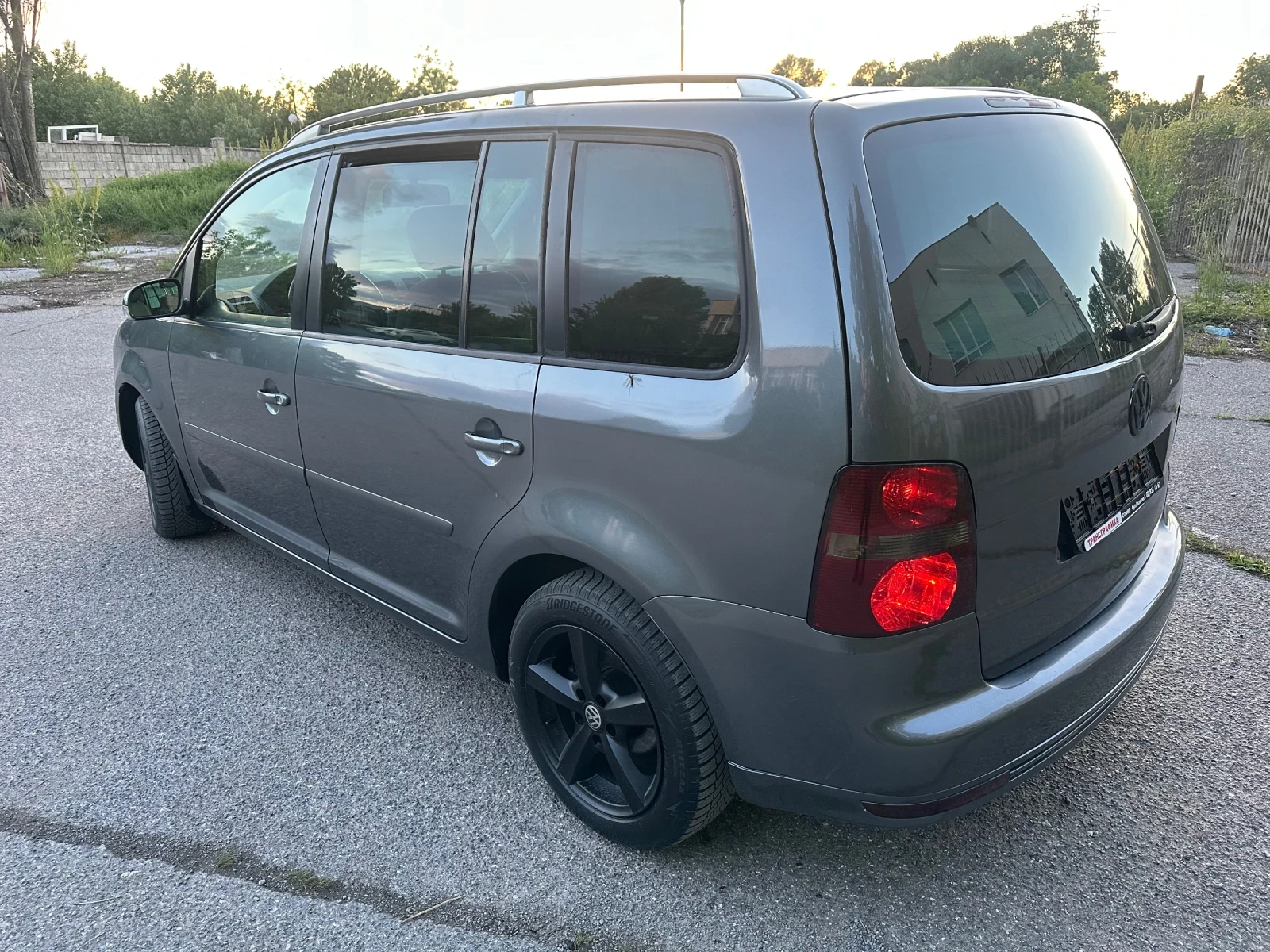 VW Touran 2.0TDI, Автоматик, снимка 7 - Автомобили и джипове - 54598424