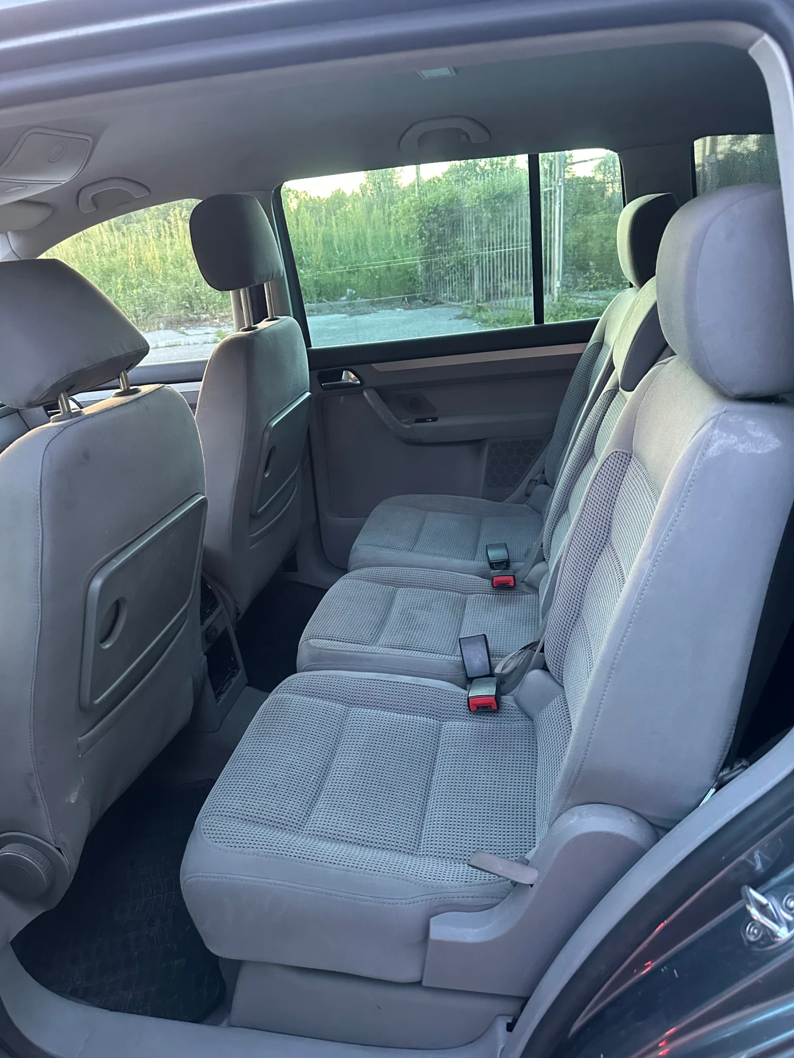 VW Touran 2.0TDI, Автоматик, снимка 9 - Автомобили и джипове - 54598424