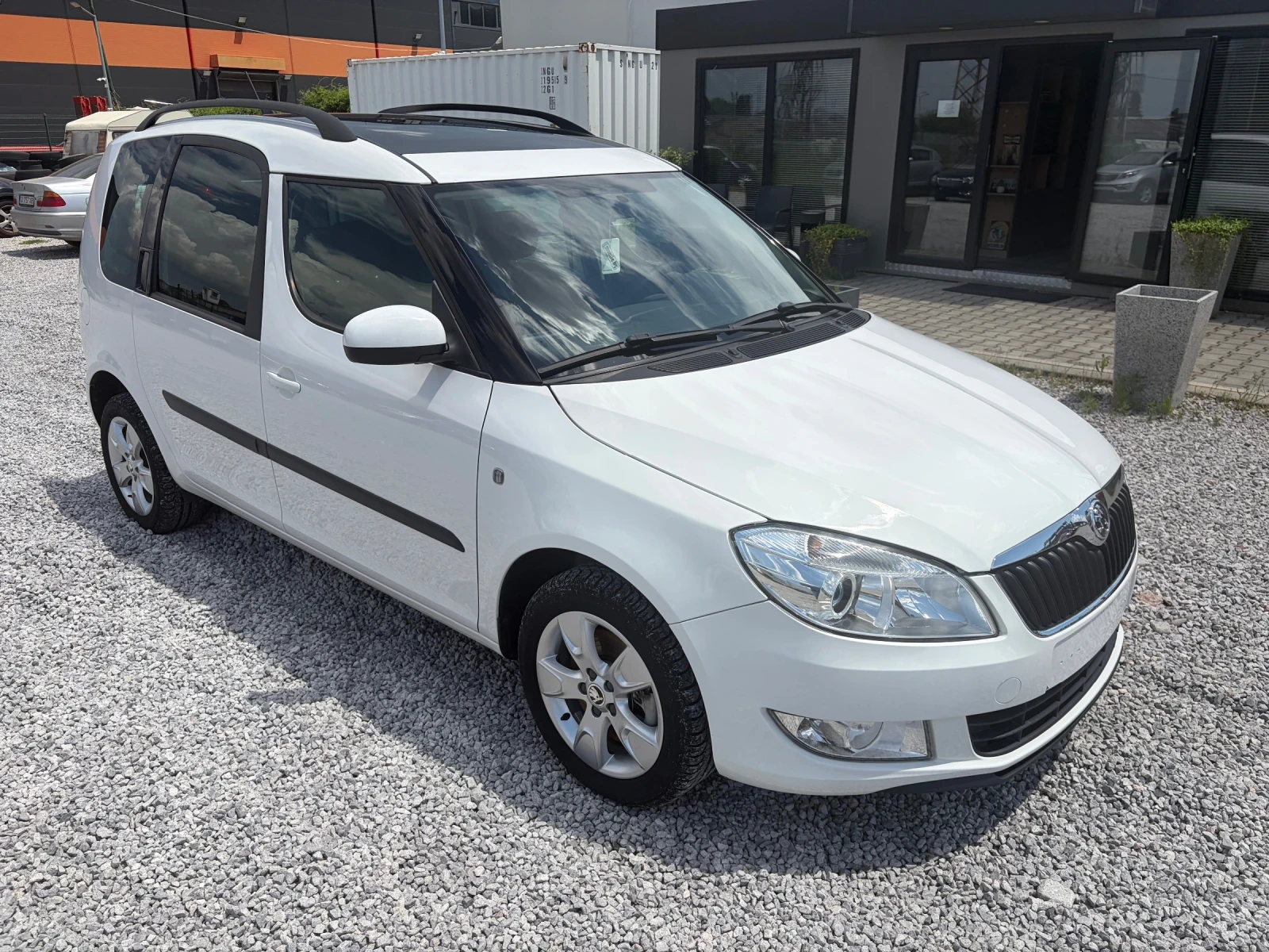 Skoda Roomster Elegance 1.2TSI-105k.c./DSG-7, Panorama, Navi./, снимка 8 - Автомобили и джипове - 54710565