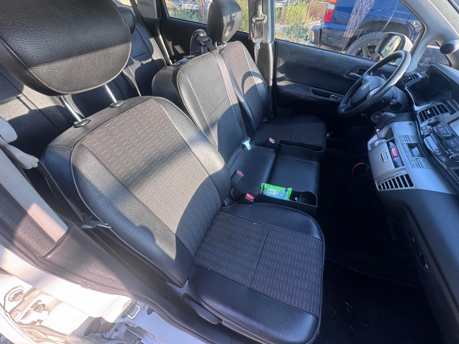 Honda Fr-v 5+ 1, снимка 14 - Автомобили и джипове - 56161981