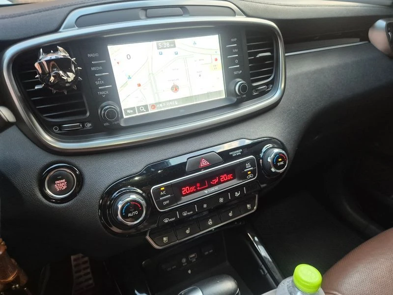 Kia Sorento Diesel 2.2 4WD, снимка 5 - Автомобили и джипове - 56225313