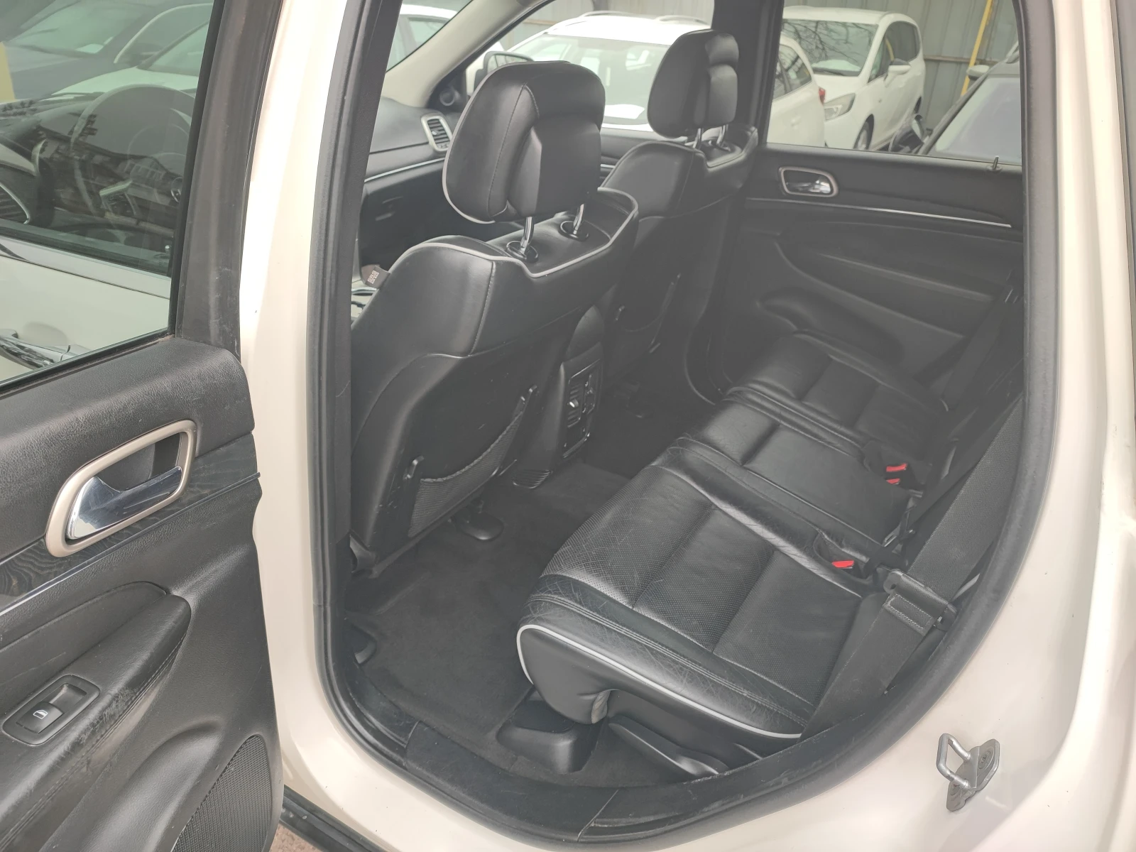 Jeep Grand cherokee 3.0CRDI-240ks-OVERLAND, снимка 16 - Автомобили и джипове - 53507684