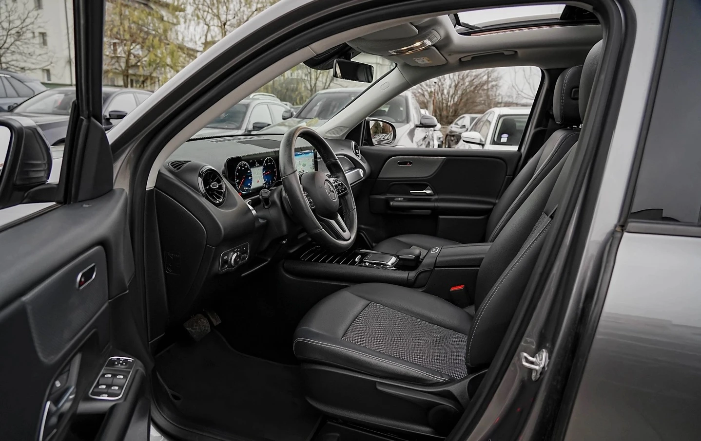 Mercedes-Benz GLB 180d, снимка 6 - Автомобили и джипове - 54023746