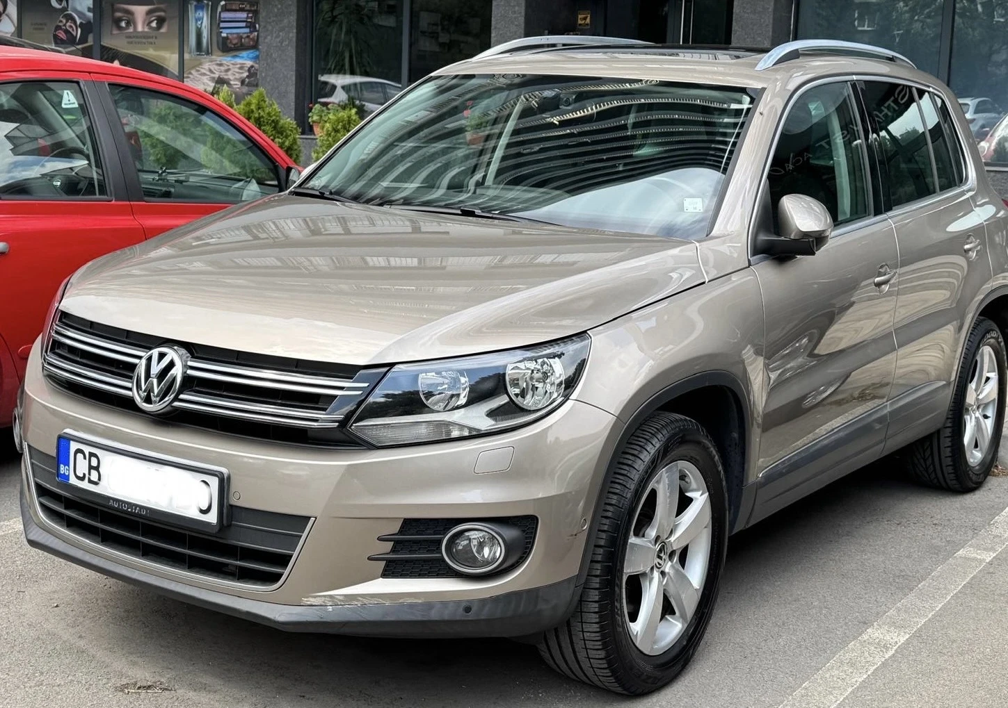 VW Tiguan 2.0 TSI Sport&Style 4Motion Facelift, снимка 3 - Автомобили и джипове - 55773615