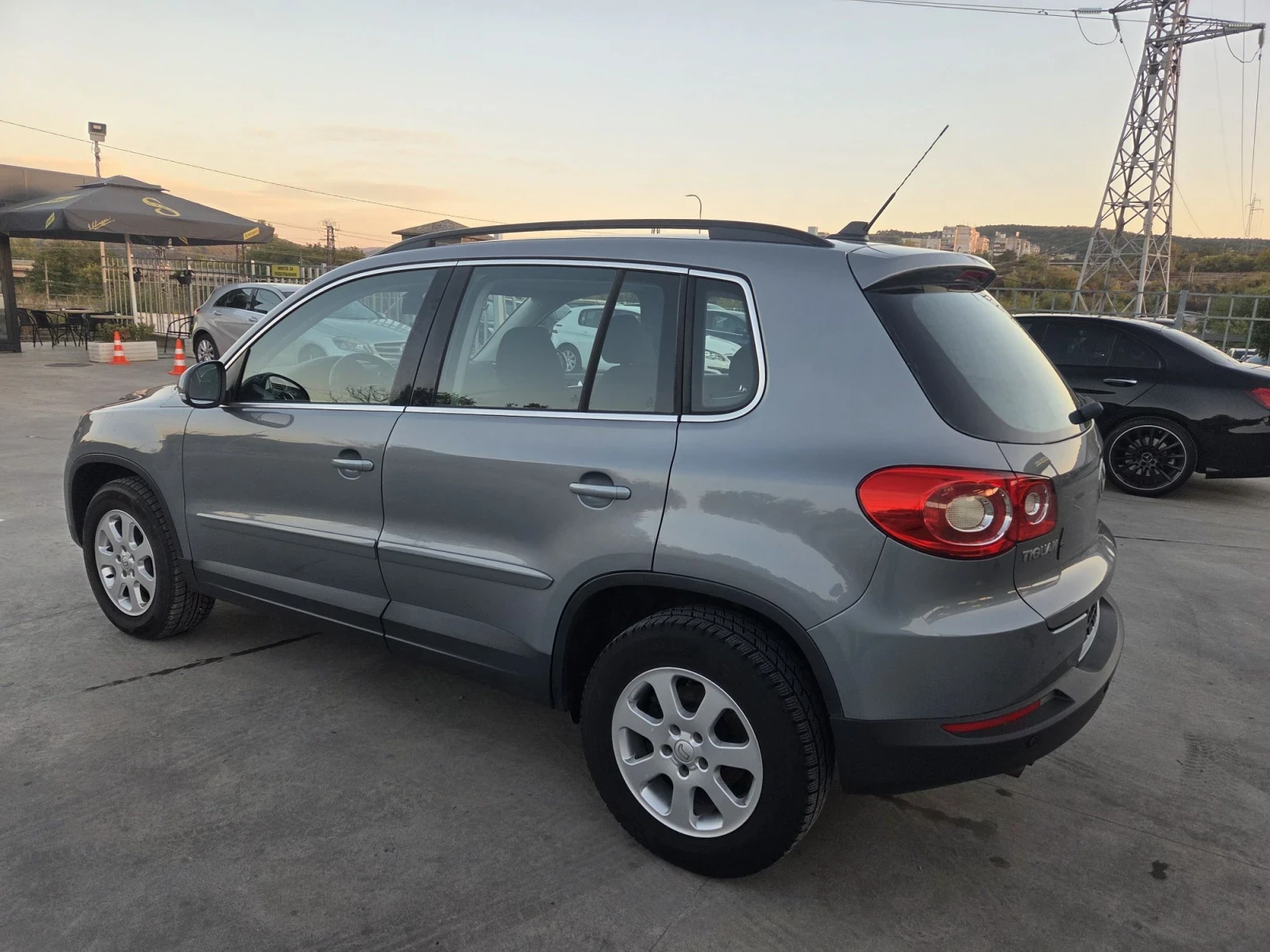 VW Tiguan 2.0 4?4, снимка 6 - Автомобили и джипове - 56376740