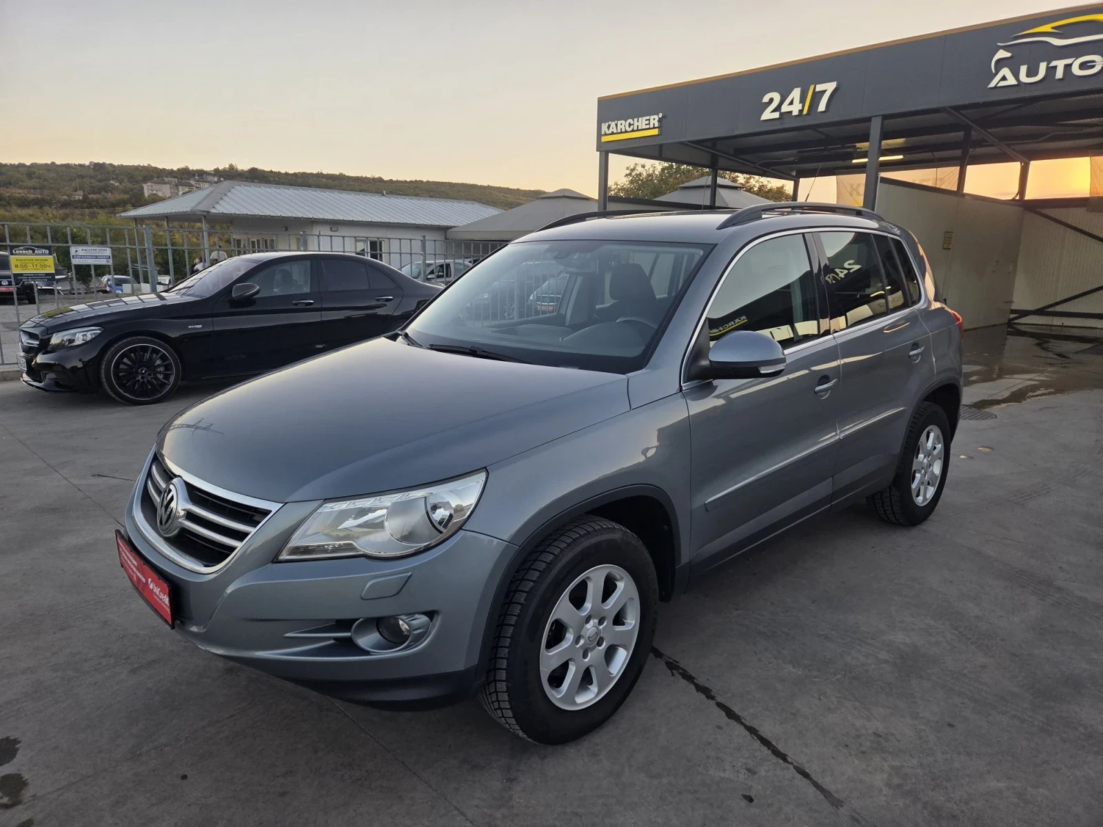 VW Tiguan 2.0 4?4, снимка 2 - Автомобили и джипове - 56376740