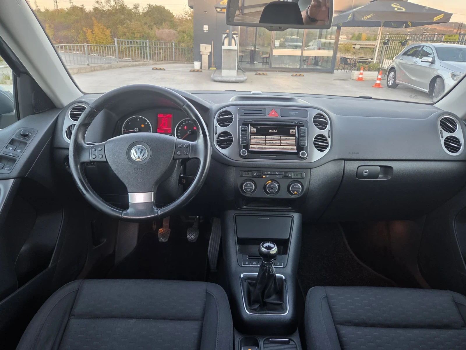 VW Tiguan 2.0 4?4, снимка 8 - Автомобили и джипове - 56376740