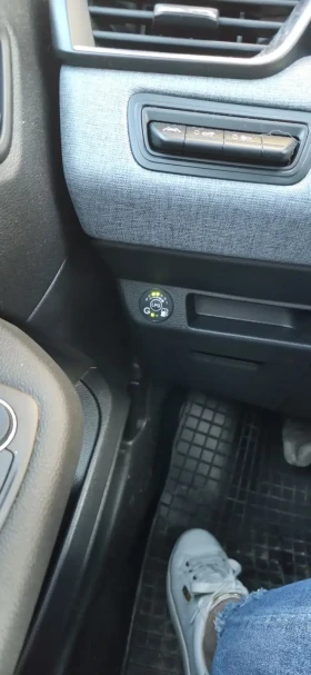 Renault Clio Бензин-газ ( фабрична газова уредба ), снимка 4