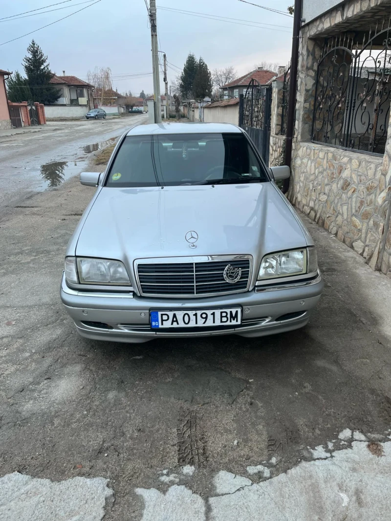 Mercedes-Benz C 220, снимка 2 - Автомобили и джипове - 48311769