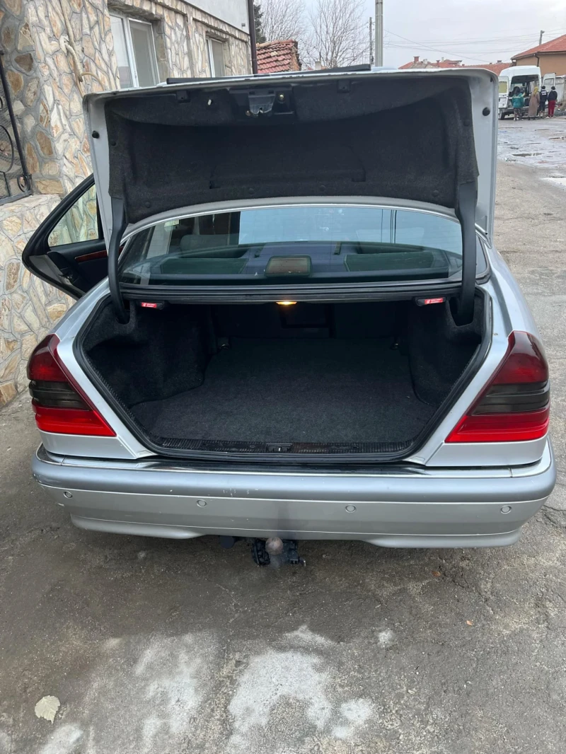 Mercedes-Benz C 220, снимка 9 - Автомобили и джипове - 48311769