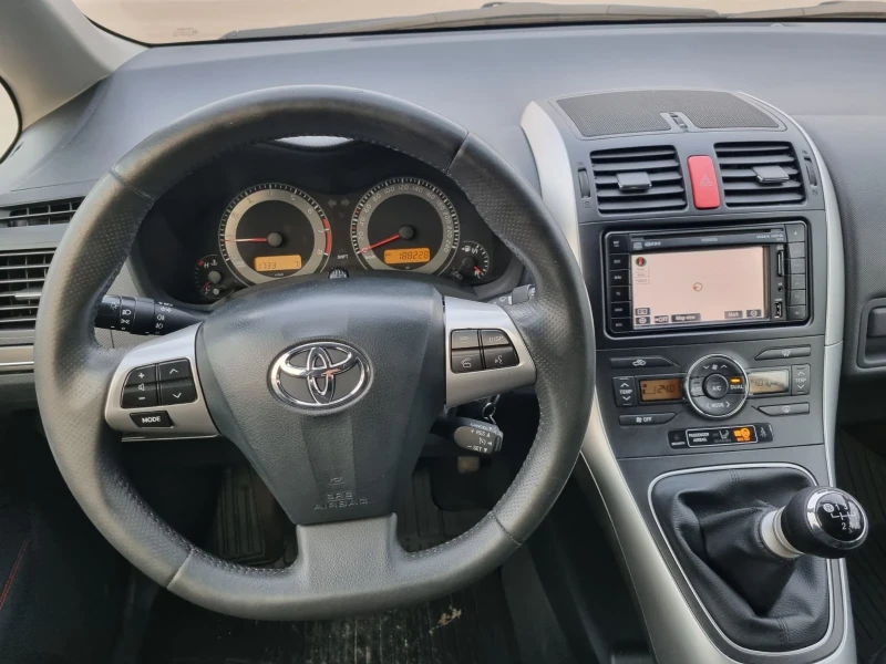 Toyota Auris 1.8i Компресор ШВЕЙЦАРИЯ, снимка 10 - Автомобили и джипове - 49348993