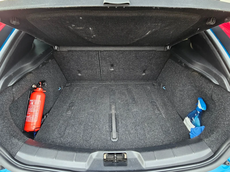 Volvo V40, снимка 8 - Автомобили и джипове - 51912012