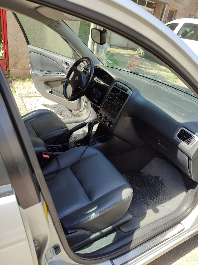 Toyota Avensis 1.8 LPG, снимка 7 - Автомобили и джипове - 52869581