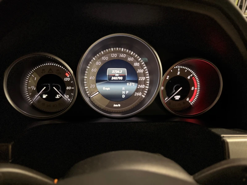 Mercedes-Benz E 220 НОВ ВНОС Испания, снимка 13 - Автомобили и джипове - 53599647