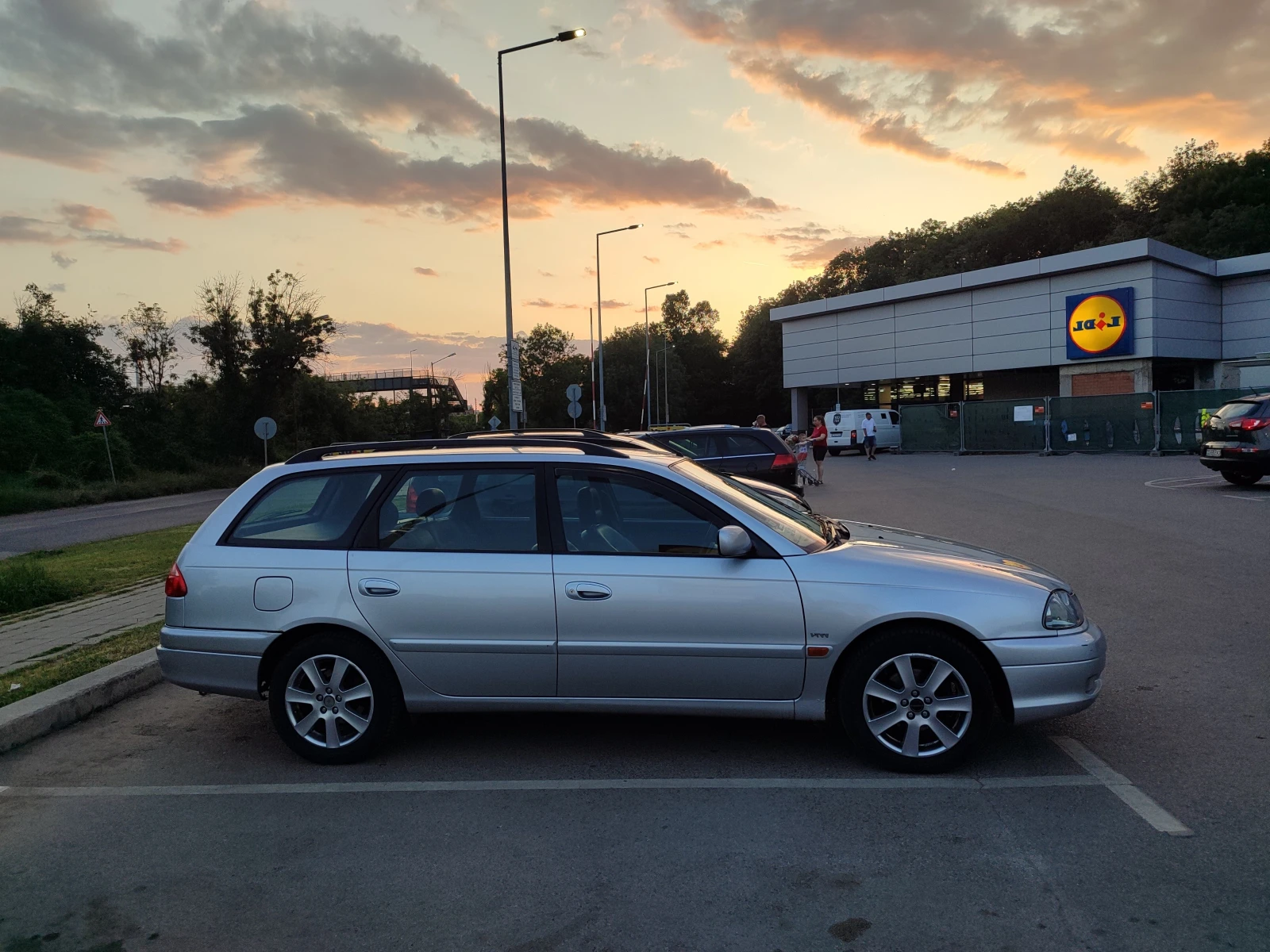 Toyota Avensis 1.8 LPG, снимка 1