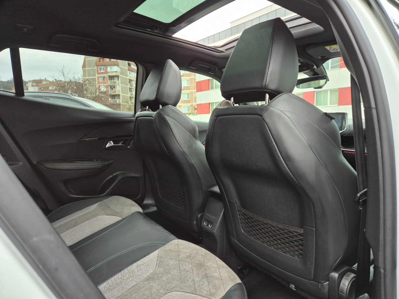 Peugeot 2008 ELECTRIC-GT-PANORAMA-AMBIENT-PODGREV-PERLA - изображение 10