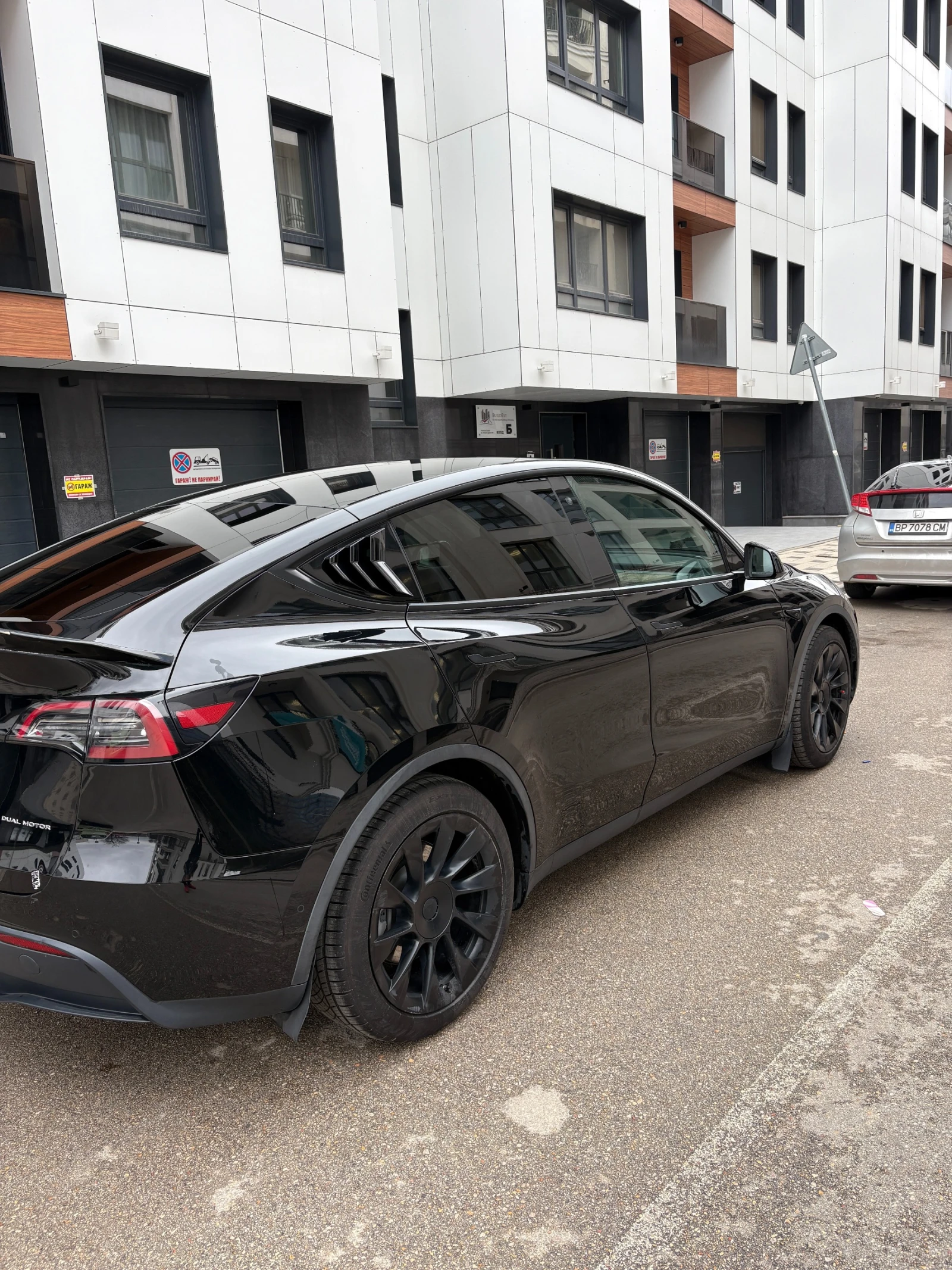 Tesla Model Y Dual Motor Long range, снимка 8 - Автомобили и джипове - 53537455