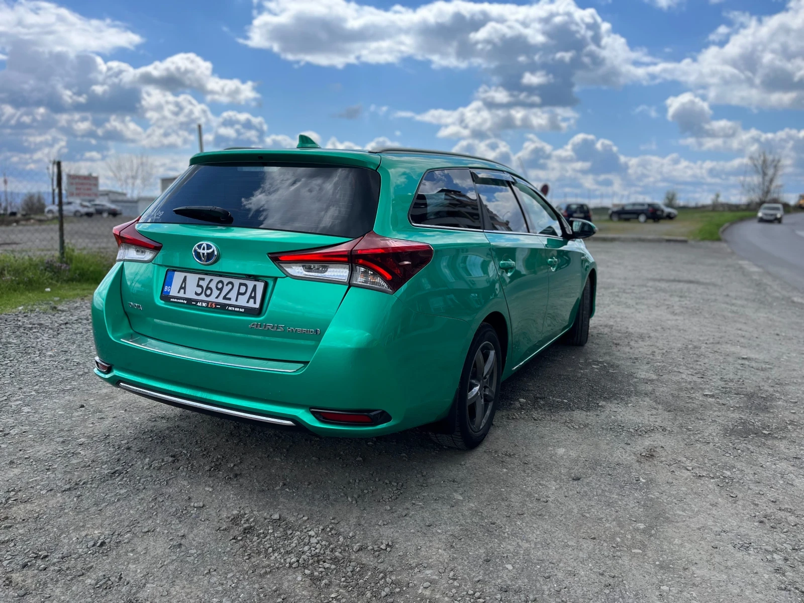 Toyota Auris 1.8 TS HYBRID, снимка 4 - Автомобили и джипове - 54145853