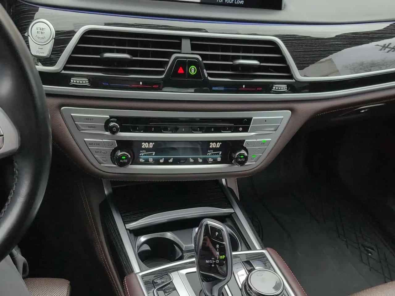 BMW 750 * xDrive Sedan * CARFAX * ЦЕНА ДО БГ, снимка 9 - Автомобили и джипове - 54430540