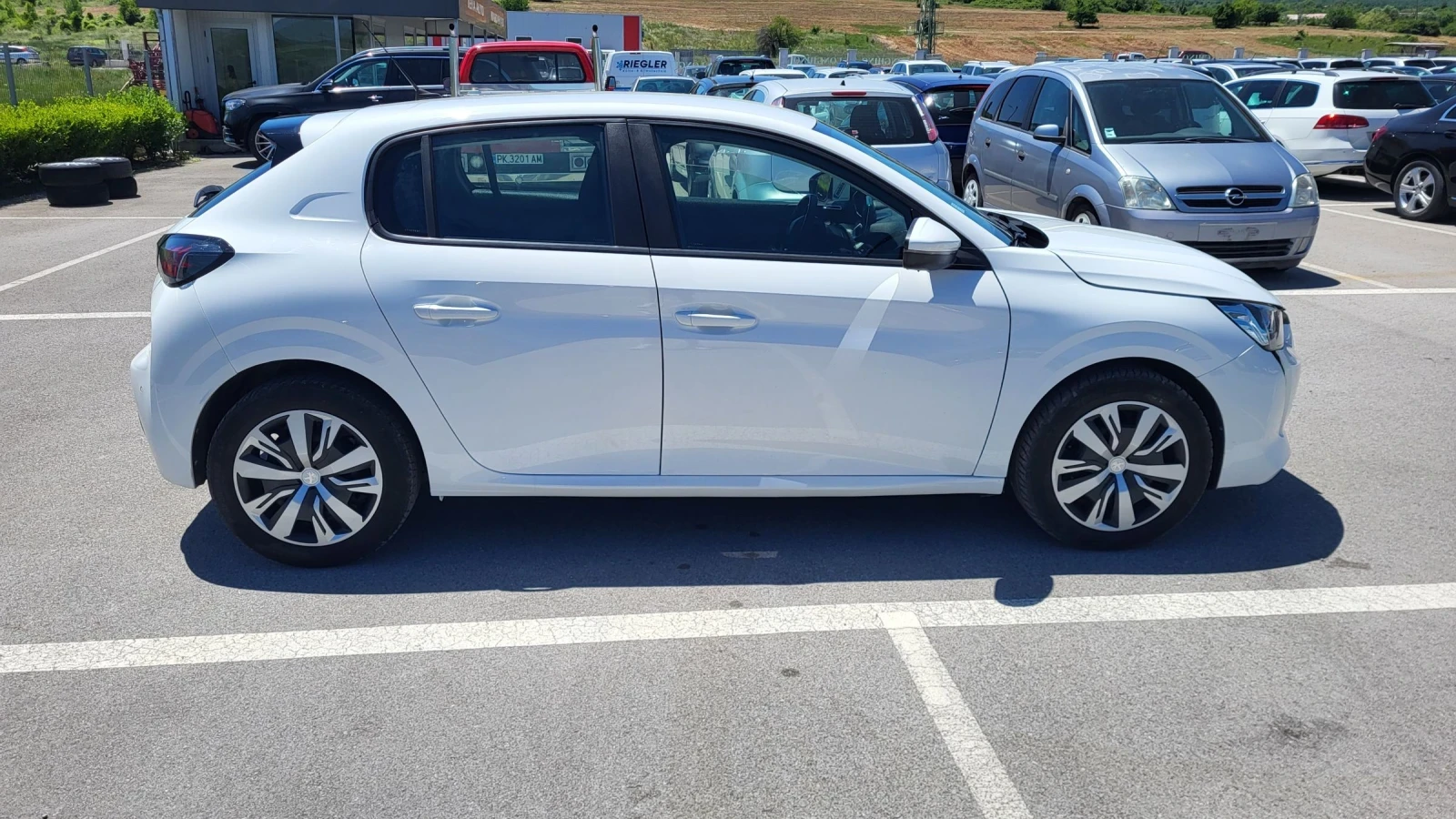 Peugeot 208 1.5HDI Euro6* KTEO, снимка 5 - Автомобили и джипове - 54711390