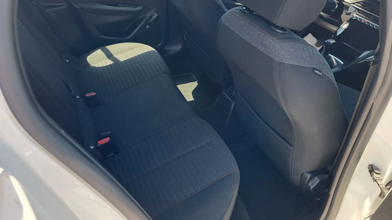 Peugeot 208 1.5HDI Euro6* KTEO, снимка 8 - Автомобили и джипове - 54711390