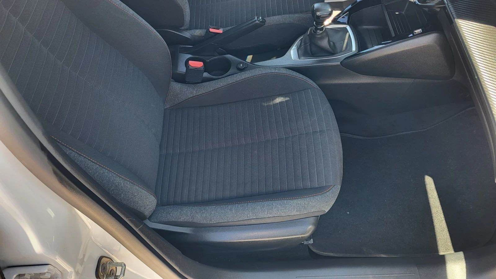 Peugeot 208 1.5HDI Euro6* KTEO, снимка 10 - Автомобили и джипове - 54711390
