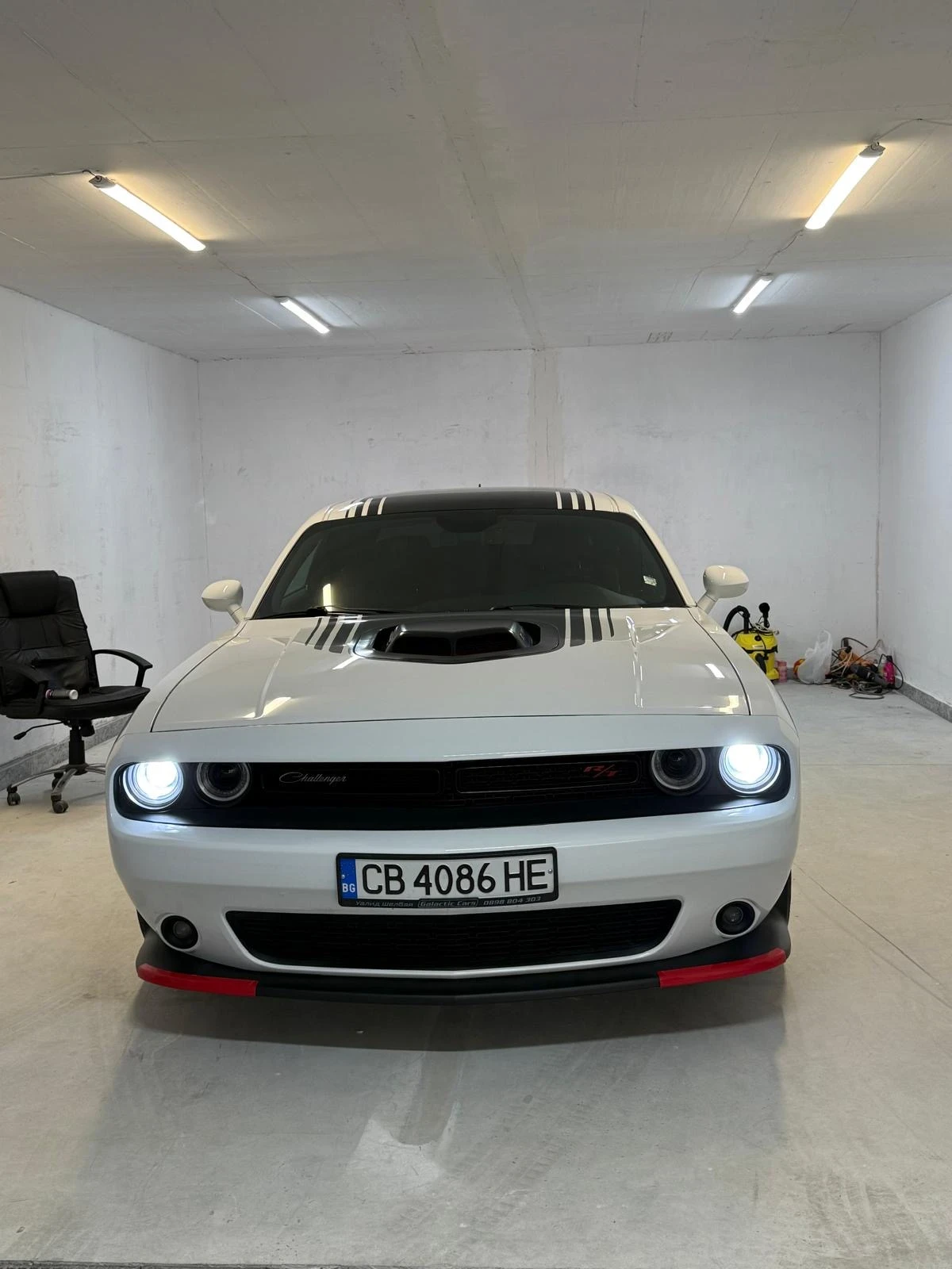 Dodge Challenger 5.7 Hemi Shaker 