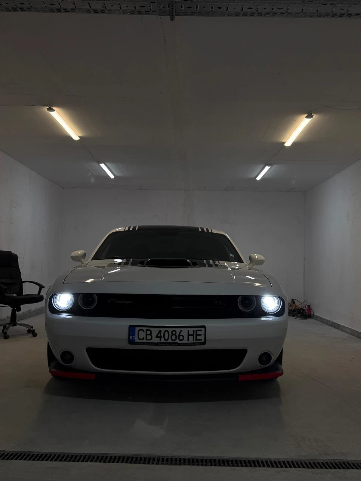 Dodge Challenger 5.7 Hemi Shaker 