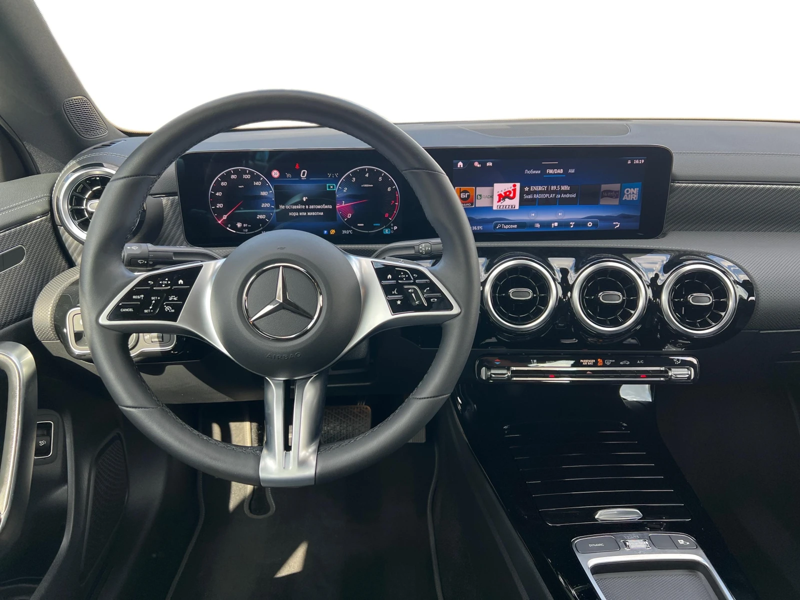 Mercedes-Benz CLA 180, снимка 7 - Автомобили и джипове - 55572874