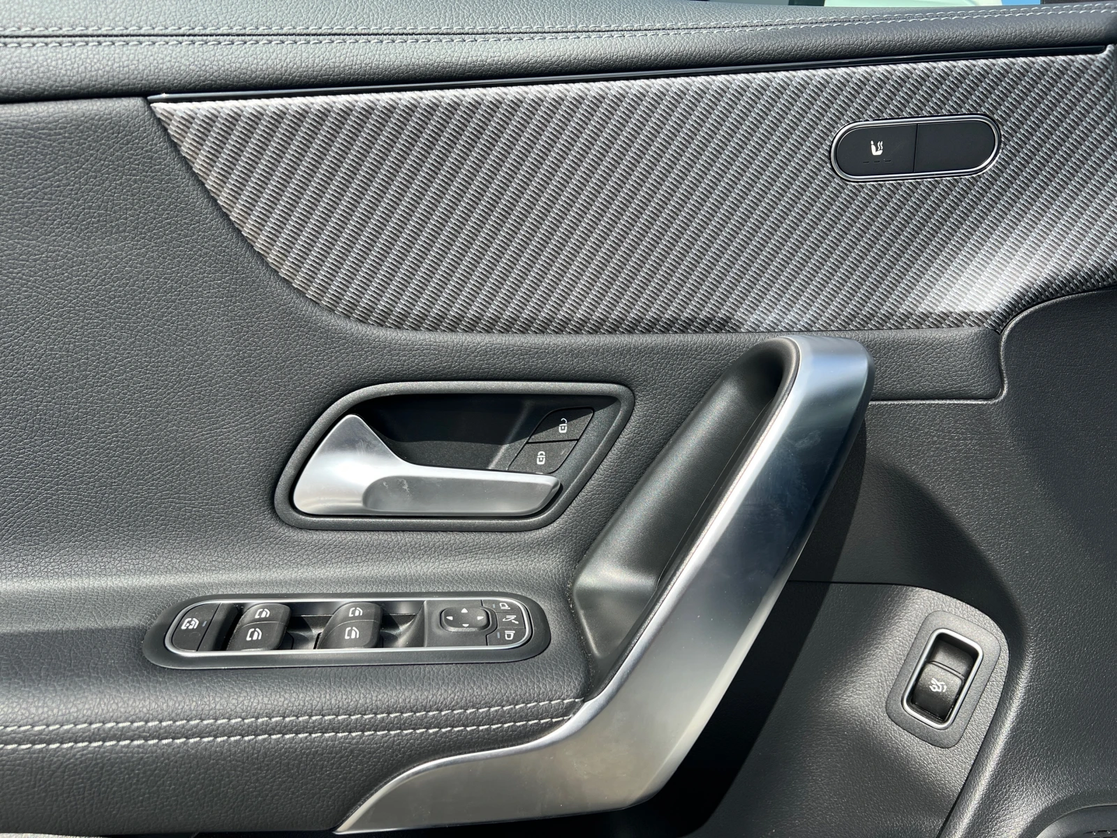 Mercedes-Benz CLA 180, снимка 10 - Автомобили и джипове - 55572874