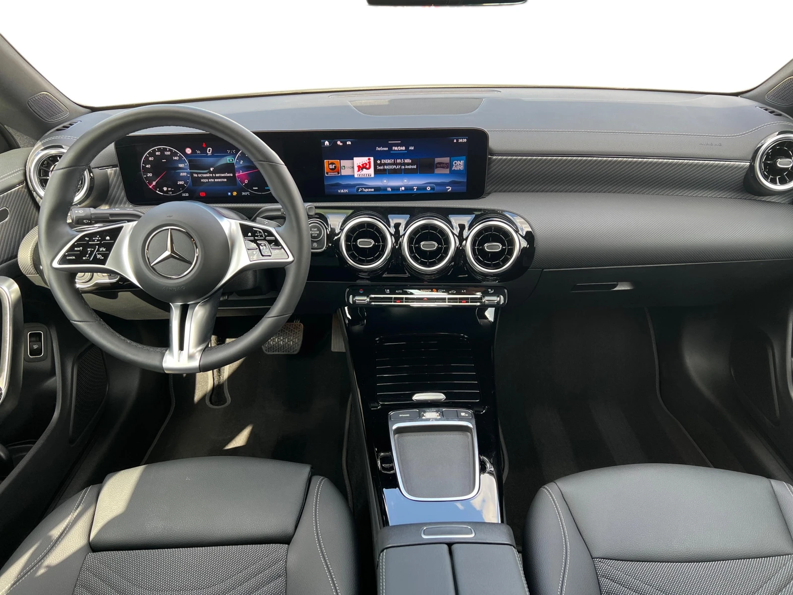 Mercedes-Benz CLA 180, снимка 6 - Автомобили и джипове - 55572874