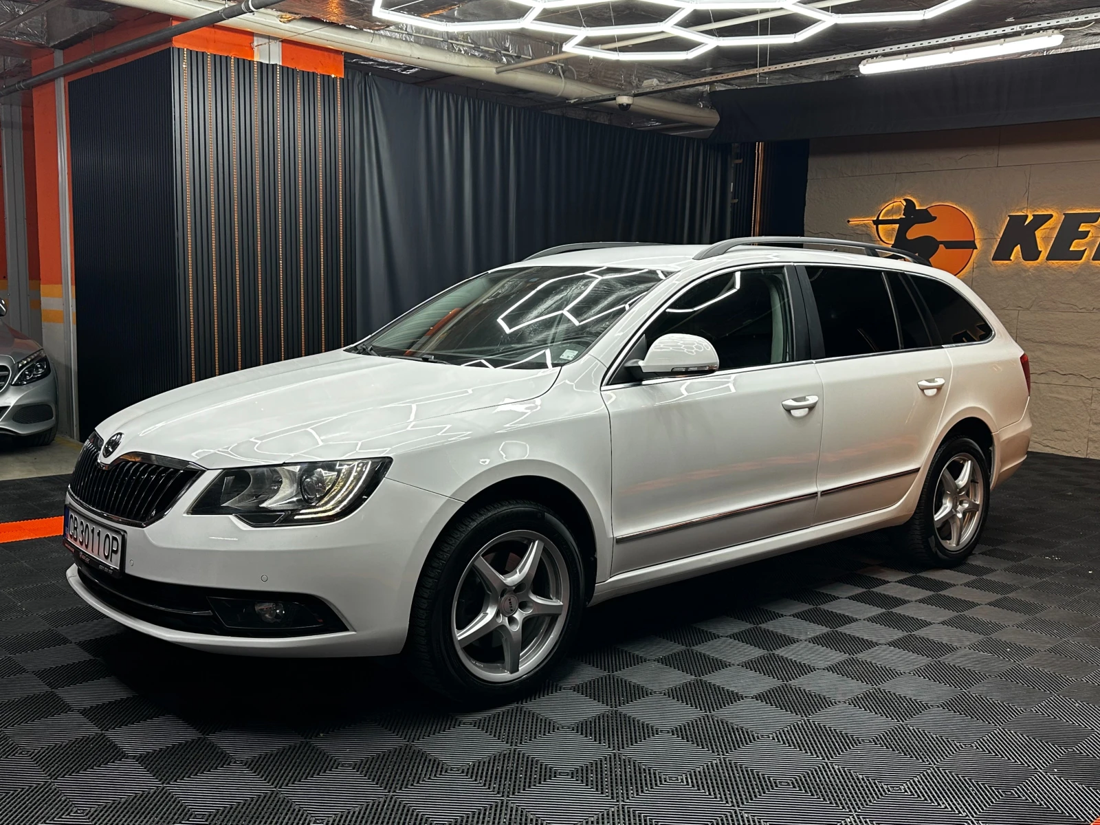Skoda Superb 2.0i 200 к.с./ГАРАНЦИЯ, снимка 3 - Автомобили и джипове - 55830025