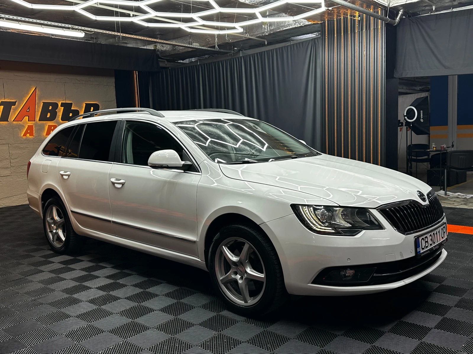 Skoda Superb 2.0i 200 к.с./ГАРАНЦИЯ, снимка 4 - Автомобили и джипове - 55830025