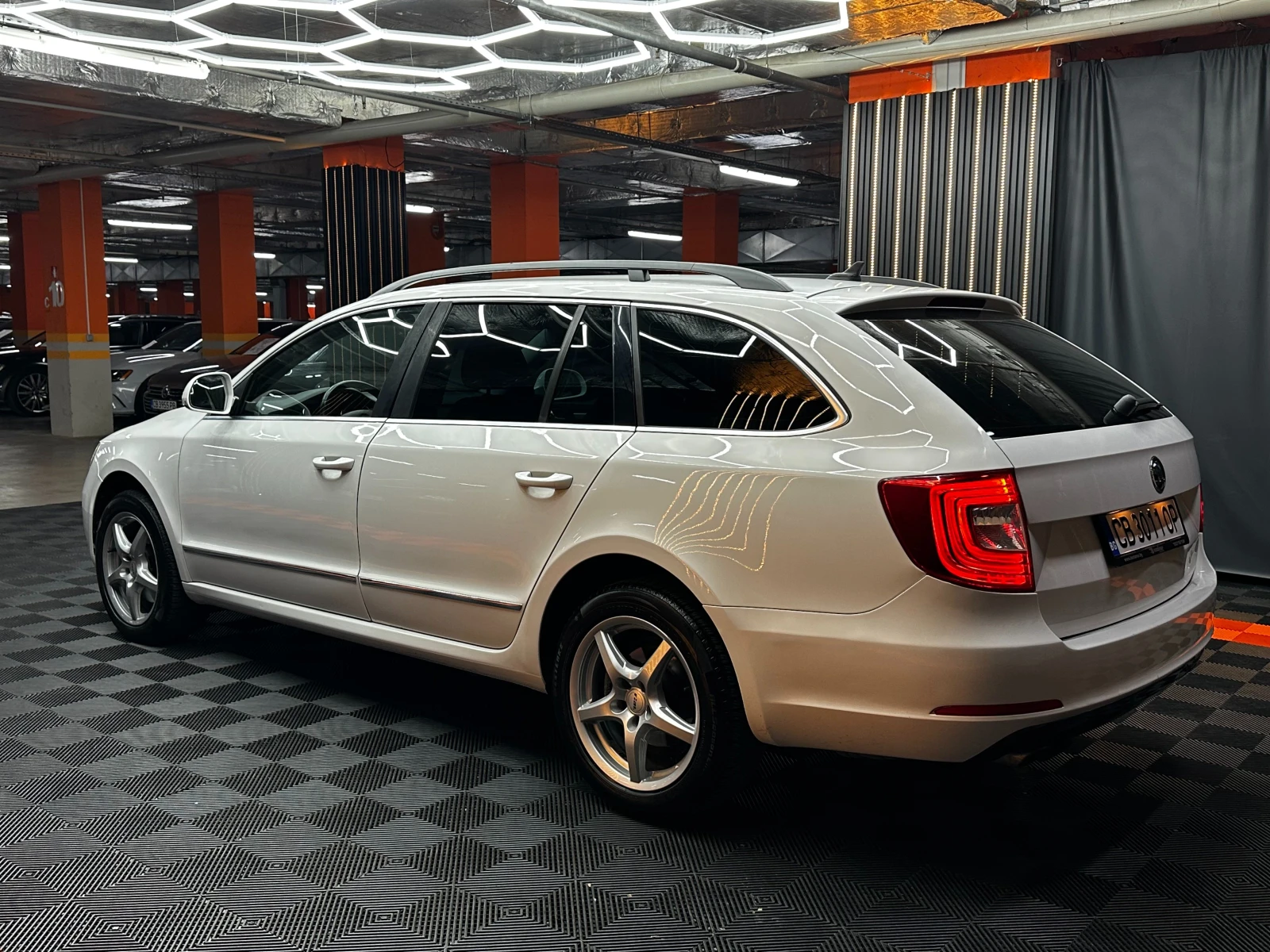 Skoda Superb 2.0i 200 к.с./ГАРАНЦИЯ, снимка 6 - Автомобили и джипове - 55830025