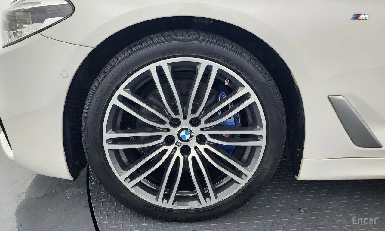 BMW 530 M* SPORT* ОБДУХВАНЕ* ХЕДЪП* ДИСТРОНИК* 360КАМЕРА* , снимка 5 - Автомобили и джипове - 55959924
