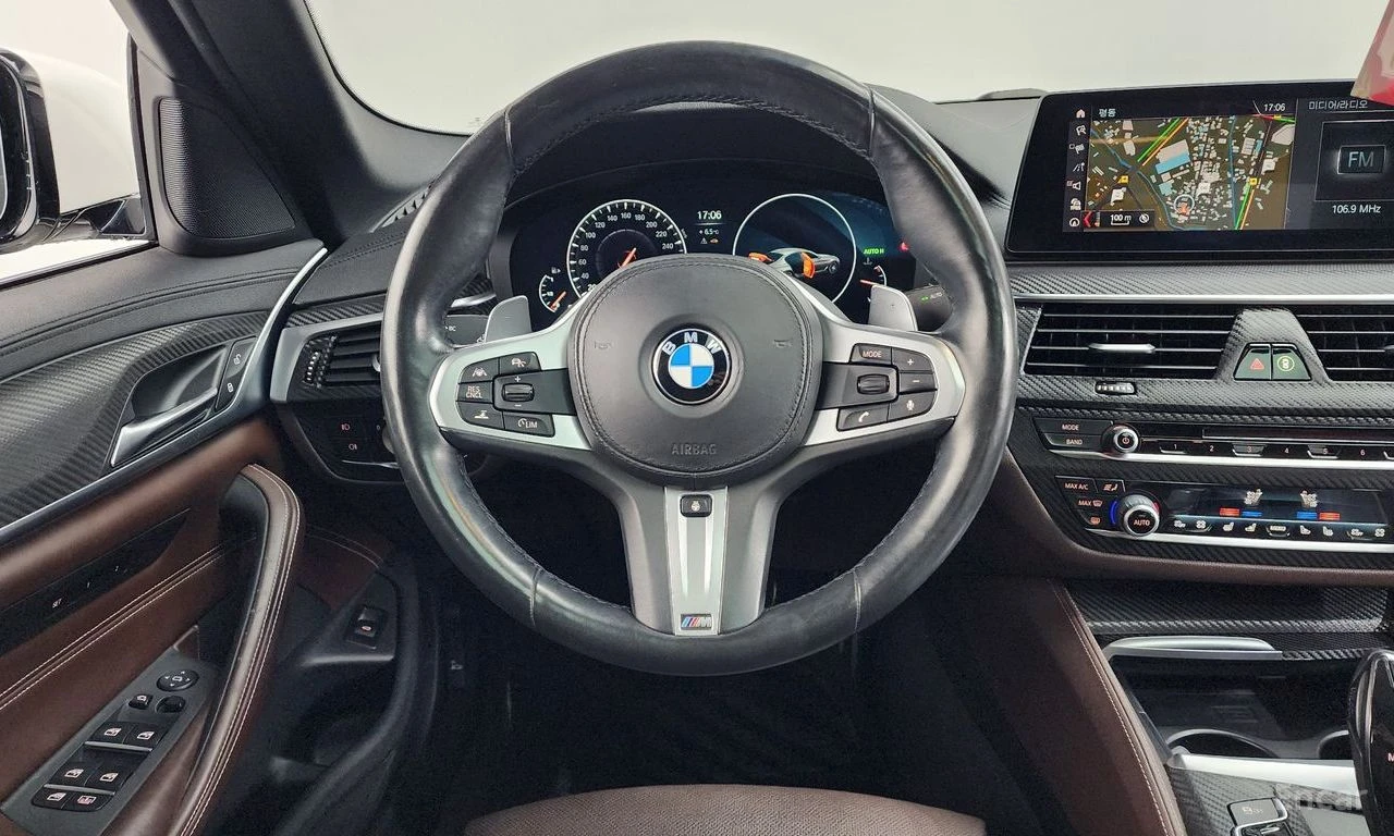 BMW 530 M* SPORT* ОБДУХВАНЕ* ХЕДЪП* ДИСТРОНИК* 360КАМЕРА* , снимка 8 - Автомобили и джипове - 55959924