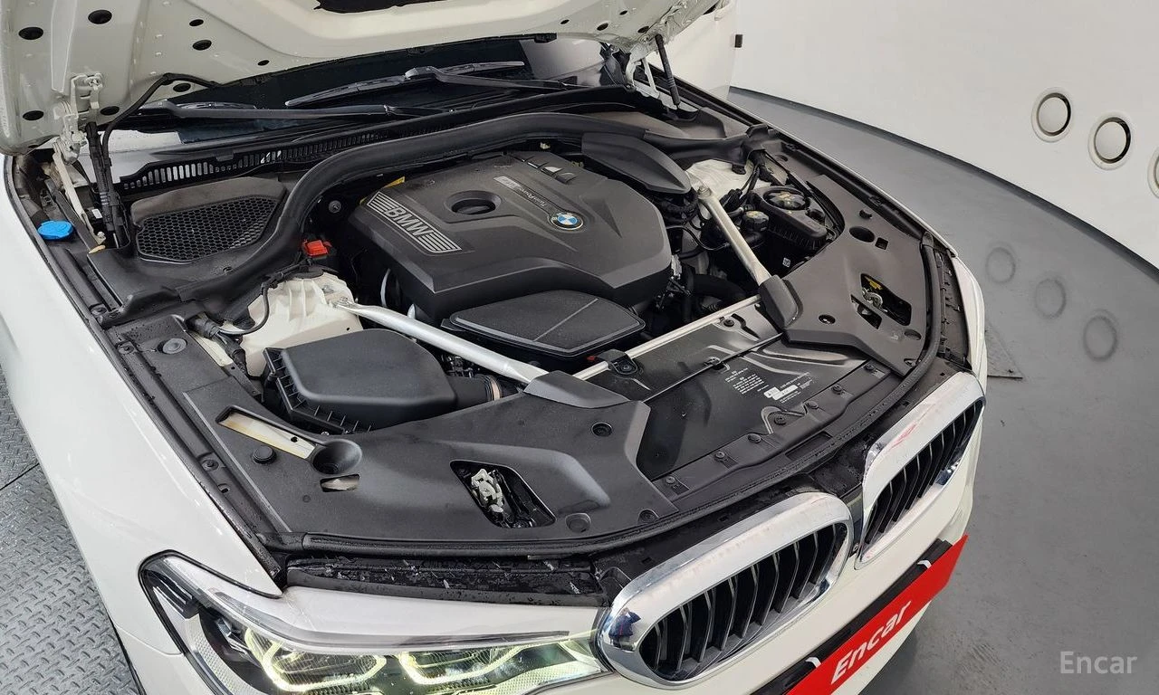 BMW 530 M* SPORT* ОБДУХВАНЕ* ХЕДЪП* ДИСТРОНИК* 360КАМЕРА* , снимка 17 - Автомобили и джипове - 55959924